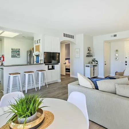 Modern Cathedral City Retreat On Golf Course!